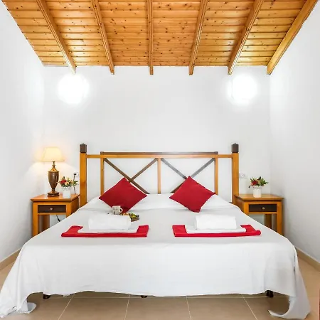 102 Bright Accomodation With Pool View Apartmán