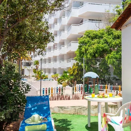102 Bright Accomodation With Pool View Apartmán *
