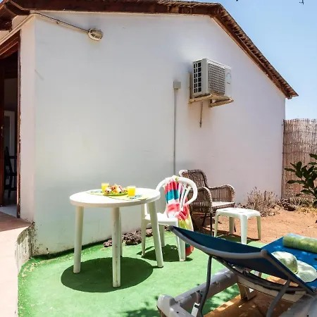 شقة 102 Bright Accomodation With Pool View أذيخي