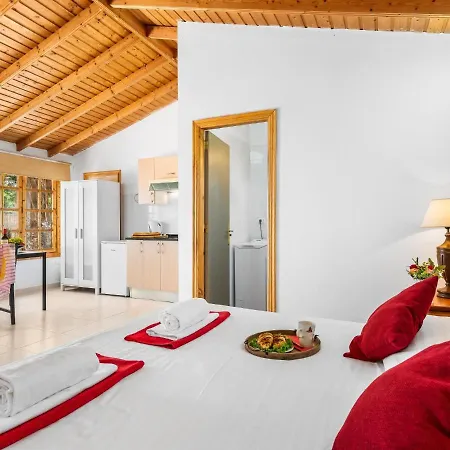 Διαμέρισμα 102 Bright Accomodation With Pool View *